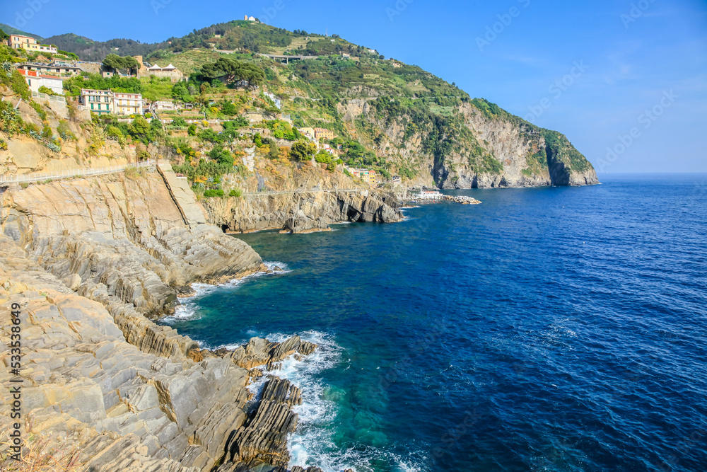 Fototapeta premium Monterosso al mare idyllic beach, Cinque Terre cliffs, Liguria, Italy