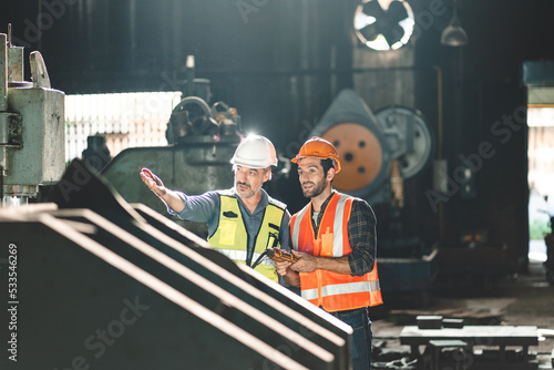 Photos professional technician engineer with safety helmet hard hat working in industri