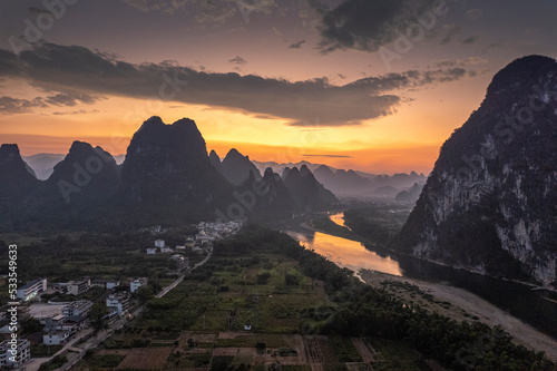 Obraz na płótnie beautiful mountain and river scenery in Guilin Guangxi China