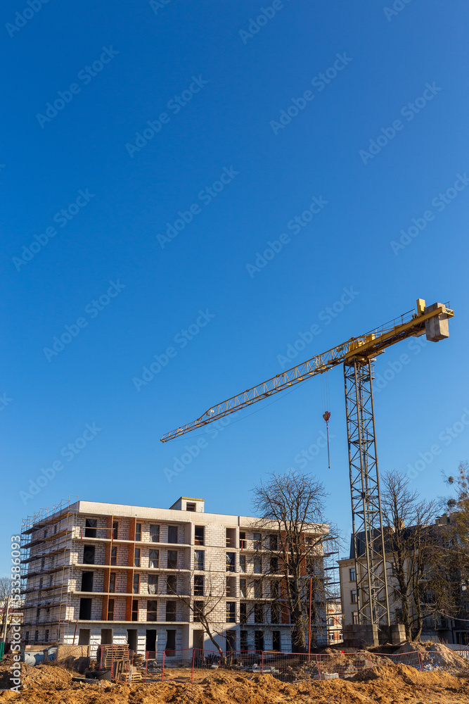 Insulation of the exterior walls of a building under construction.