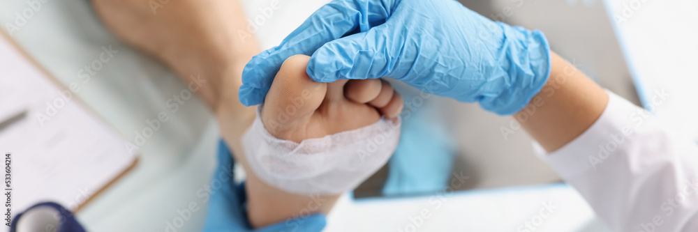 Doctor diagnoses pain and calluses on soles of feet Doctor diagnoses pain and calluses on soles of feet