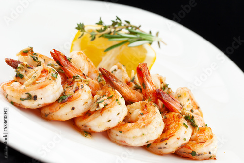 Fried shrimp and lemon in a plate.