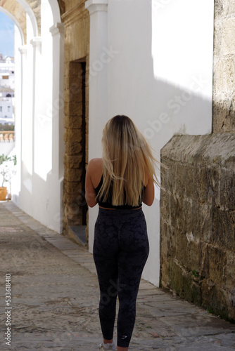 Fototapeta Naklejka Na Ścianę i Meble -  Jeune femme blonde vue de dos