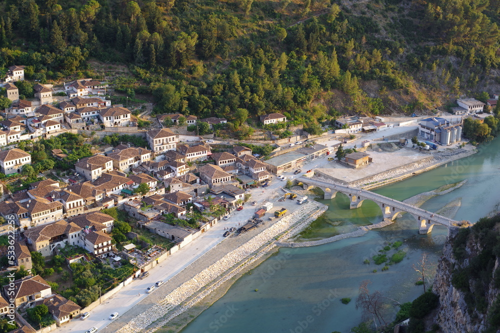 Panorama du quartier de Gorica depuis la fortesse, Berat