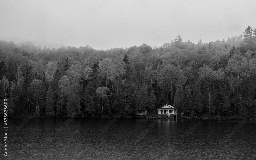 Obraz premium Cabin on the lake