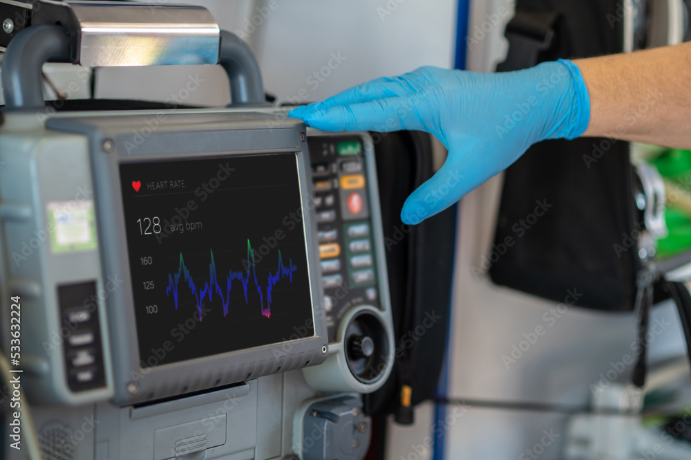 © zinkevych - Paramedic monitoring the patient heart rate with the medical equipment © zinkevych - Paramedic monitoring the patient heart rate with the medical equipment