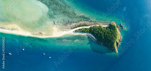 Obraz na plátně XXL high resolution panoramic high angle aerial drone view of Langford Island near Hayman Island, a luxury resort in the Whitsunday Islands group near the Great Barrier Reef, Queensland, Australia