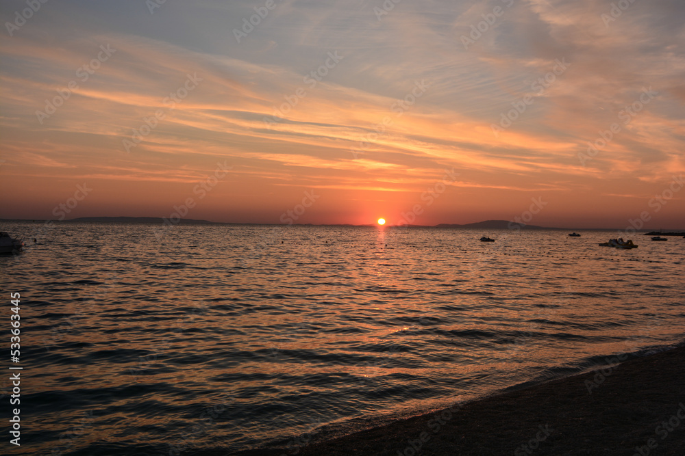 Obraz premium tramonto sul mare a Novaljia isola di pag croazia
