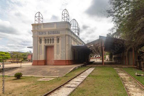 Fotografía building of the old railway station of the city of Santa Bárbara, State of Minas