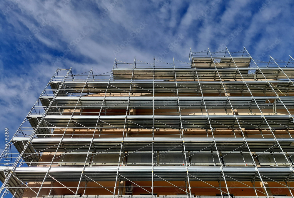 Lavori in corso nel cantiere edile