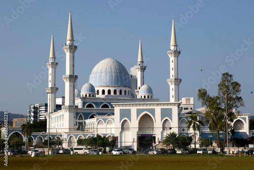 PAHANG, MALAYSIA, AUGUSTUS 10, 2022: Sultan Ahmad Shah 1 Mosque in Kuantan, Pahang, Malaysia. It was completed in 1994 and it was the largest mosque in Pahang State. 