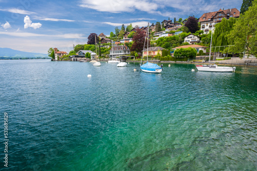 Obraz na płótnie view on lake Thun in Switzerland w salonie
