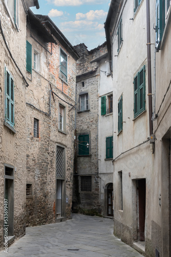Fototapeta Naklejka Na Ścianę i Meble -  Alley in the medieval village of Pontremoli in Tuscany, Italy