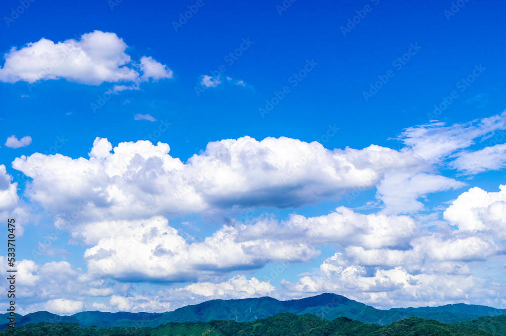 青空に浮かんだ雲
青空に浮かんだ雲