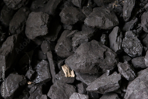 Węgiel kamienny jest kalorycznym opałem.