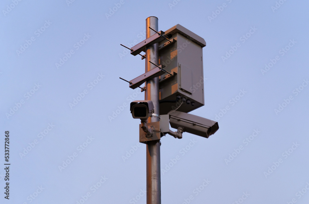 Multi-angle CCTV on pillar 360 degree system background blast cipping path
