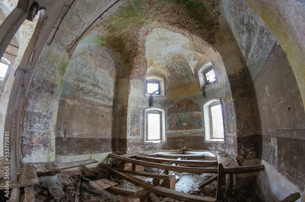 Obraz premium the interior of abandoned temple, interior of abandoned building