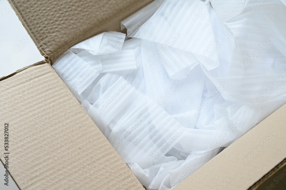 white wrap bubble put in brown box white wrap bubble put in brown box