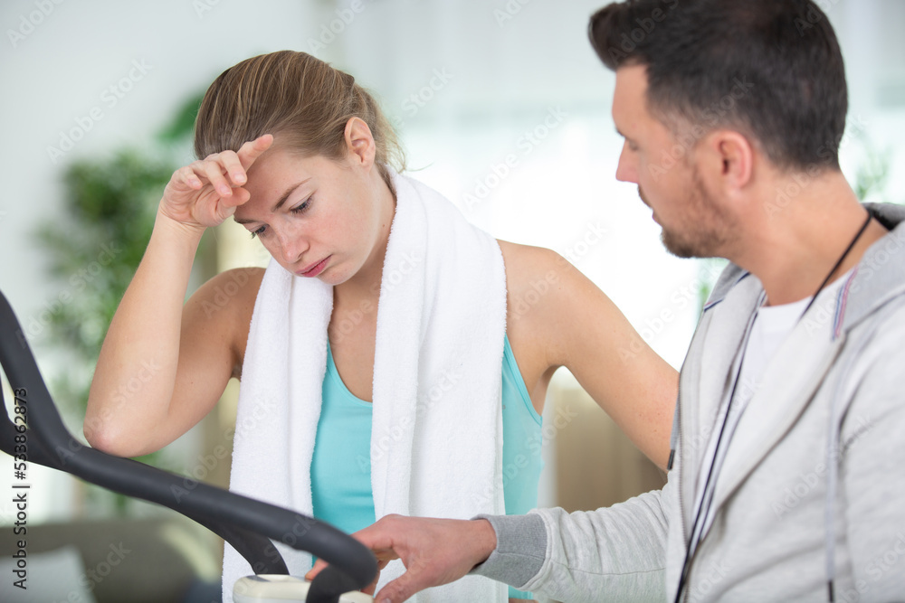 Obraz premium coach talking to woman after training