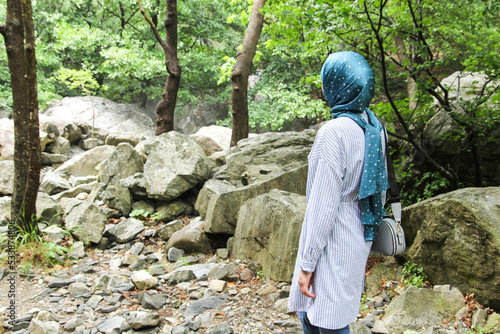 Muslim woman who loves to travel