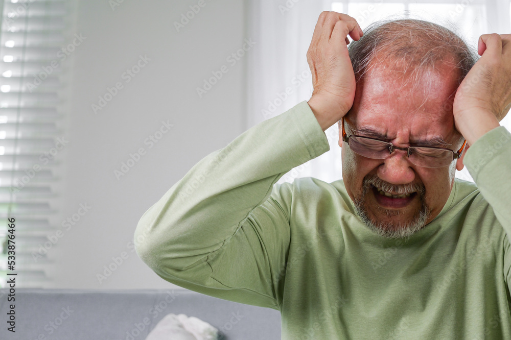 Senior Headache, Elderly with Dizzy. Elderly upset with headache