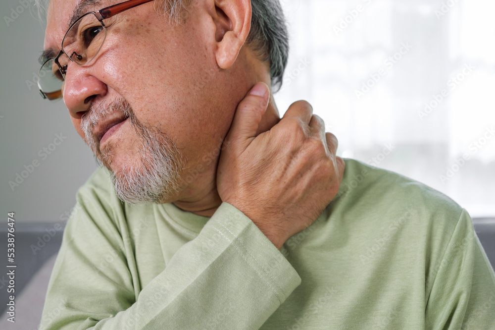 Senior pain shoulder, Pain in the shoulder, elderly with office syndrome or workrelated