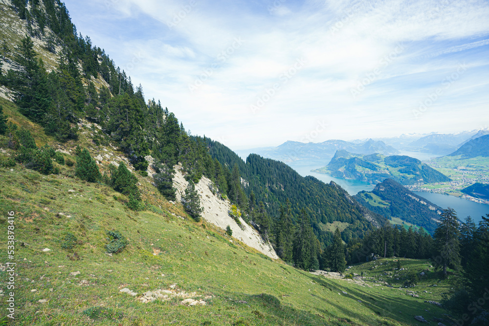 Mount Pilatus and the valley station in Alpnachstad lie in the heart of Switzerland and are very well connected. They are conveniently reached by car, train or boat trip.