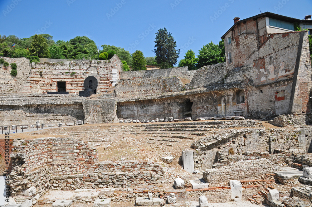 Brescia, le rovine della città Romana, il teatro	