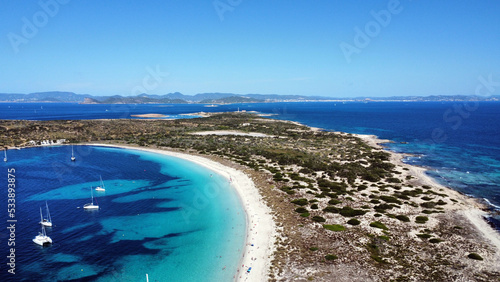 Vista aerea della spiaggia di Playa S'Alaga, isola di Espalmador, Far d'en Pou e Ibiza (Isole Baleari) photo