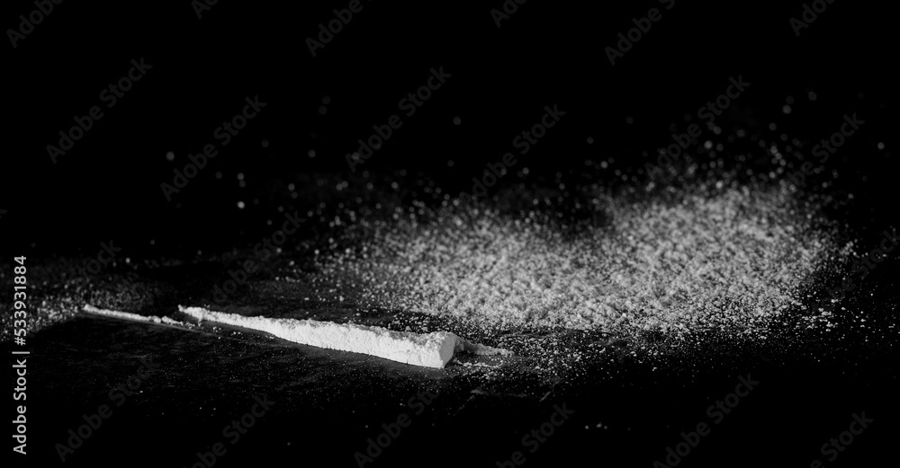 Cocaine powder on black, side view   - obrazy, fototapety, plakaty 