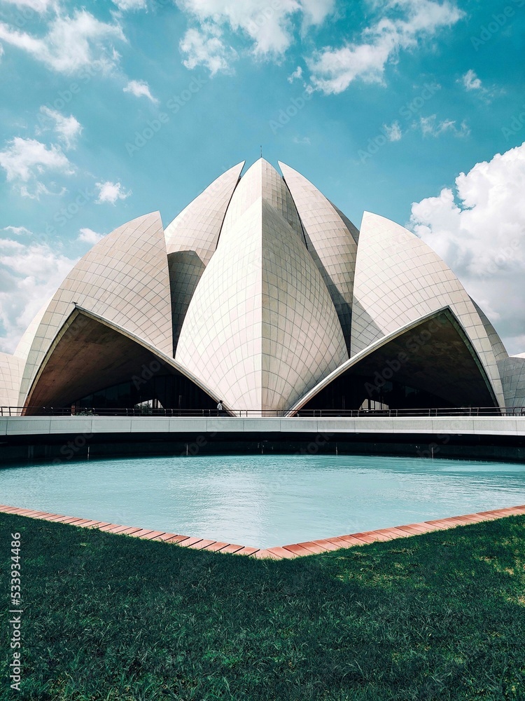 Obraz premium Vertical shot of Lotus Temple in New Delhi, India