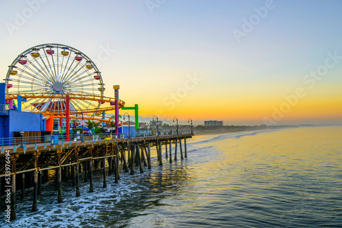 Fotografía Santa Monica pier and beach at dawn