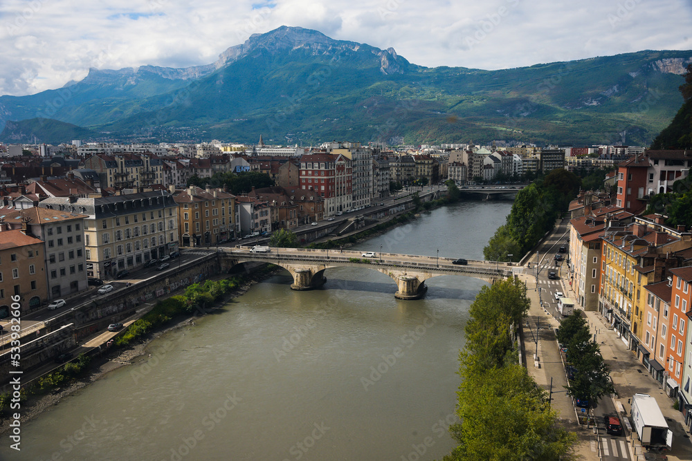 Grenoble Les Quais De L'Isère