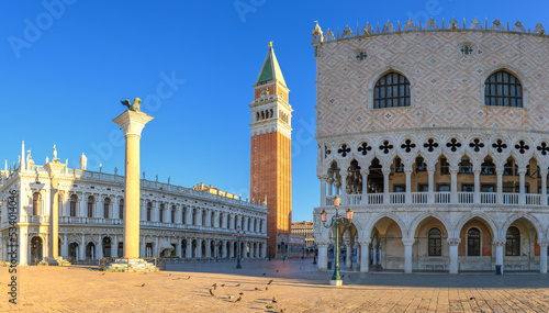 Obraz na płótnie Panorama of Piazza San Marco with Doge's Palace and Campanile on sunrise, Venice, Italy w salonie