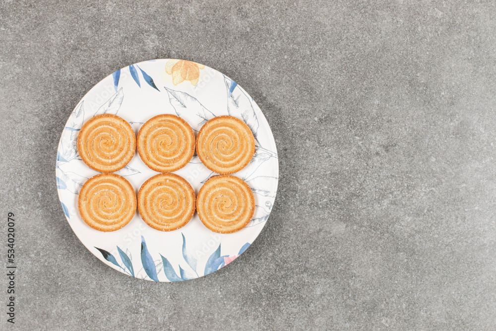 Crunchy delicious biscuits on colorful plate