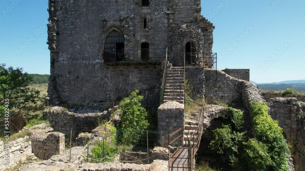 Drone Château de Puivert, 11230 Puivert France, château cathare, dans l'Aude aux marches de l'Ariège Drone Château de Puivert, 11230 Puivert France, château cathare, dans l'Aude aux marches de l'Ariège