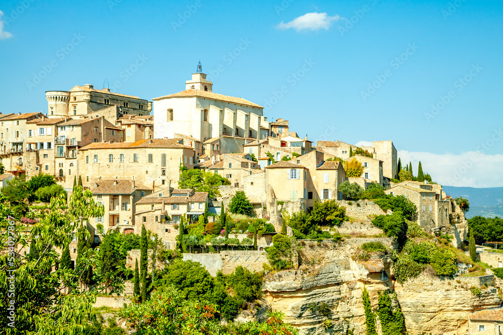 Blick auf die Altstadt von Gordes, Provence, Südfrankreich 