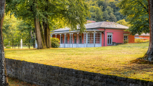 Romantik Bad Rehburg mit Wandelhalle, Badehaus, Park und Springbrunnen