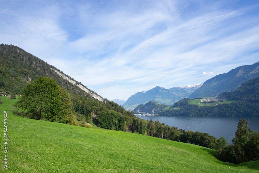 Mount Pilatus and the valley station in Alpnachstad lie in the heart of Switzerland and are very well connected. They are conveniently reached by car, train or boat trip.