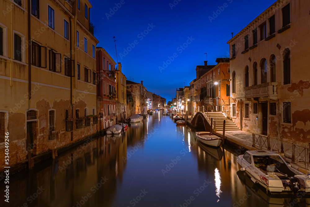 Quartier du fondamenta Cannaregio à Venise de nuit.