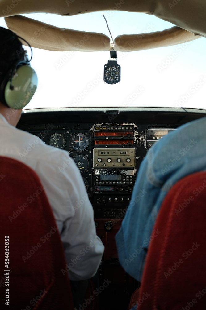 Fliegen in einem kleinen Flugzeug