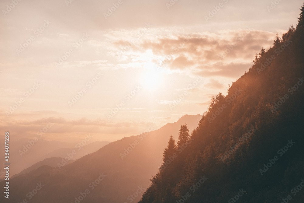 Sonnenaufgang in den Alpen