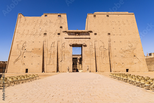 Tableau sur toile Exterior of the Temple of Horus at Edfu.