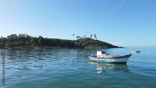 Wallpaper Mural Imagem aérea de drone da praia de Meaipe em Guarapari a Cidadae Saúde. Destino turístico de milhares de pessoas no verão. Torontodigital.ca