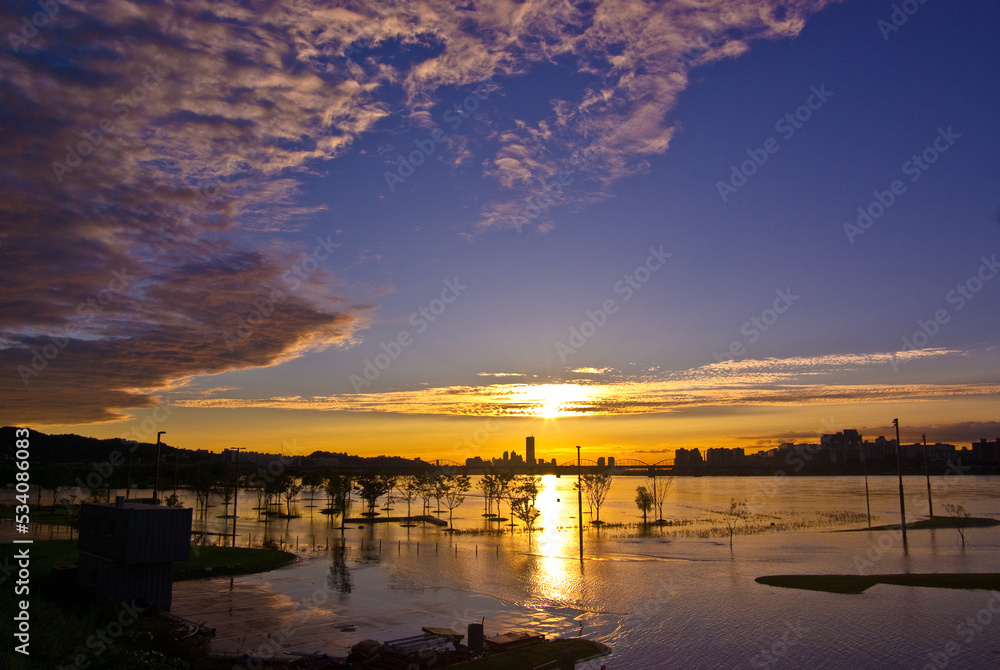 한국 서울 한강의 석양 풍경 스톡 사진 | Adobe Stock