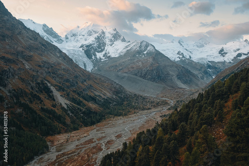 Obraz na płótnie Berglandschaft in den Alpen w salonie
