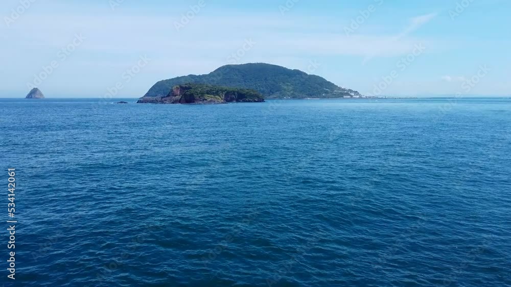 玄界灘の海上から見る玄海島 玄界灘の海上から見る玄海島