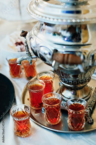 Cuadro en lienzo Tea in national Turkish glass glasses on a tray, next to the samovar