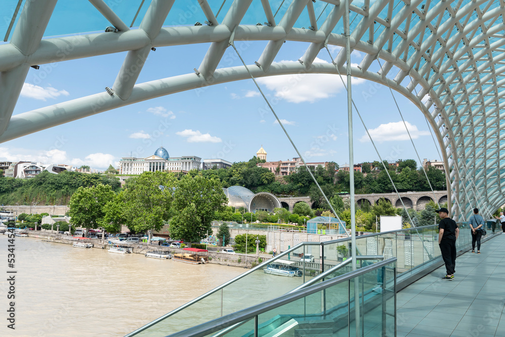 Fototapeta premium Bridge of Peace over the Kura River in Tbilisi