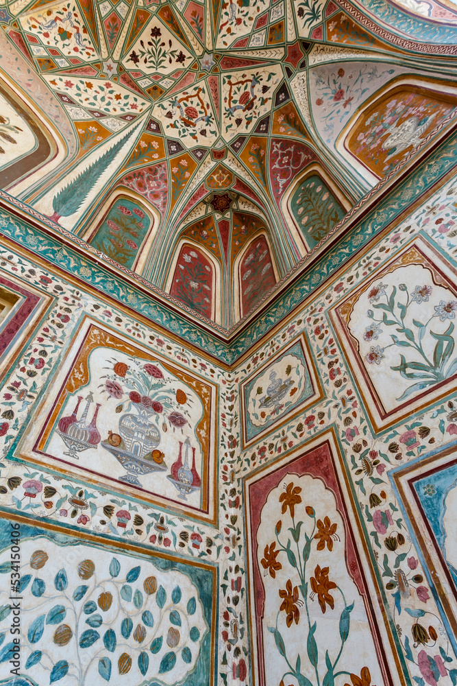 Rich decorated exterior of Amber Fort, Jaipur, Rajasthan, India, Asia